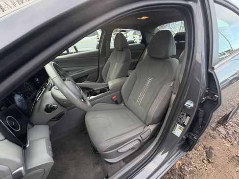 Used 2025 Hyundai Elantra SEL image 33