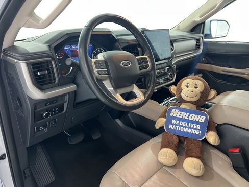 Used 2024 Ford Expedition Max XLT image 9