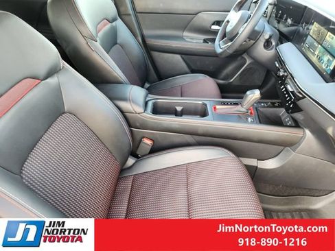 Used 2025 Nissan Kicks SR w/ SR Premium Package AWD/4WD image 15