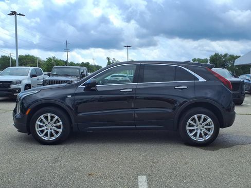 Used 2023 Cadillac XT4 Luxury w/ Cold Weather Package AWD/4WD image 8