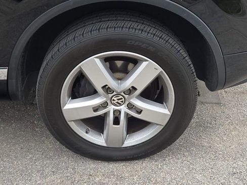 Used 2013 Volkswagen Touareg VR6 image 14