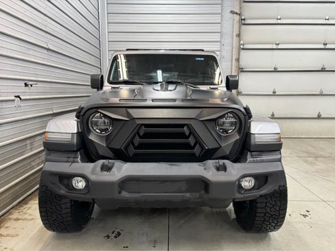 Used 2018 Jeep Wrangler Unlimited Sahara w/ Dual Top Group AWD/4WD image 2