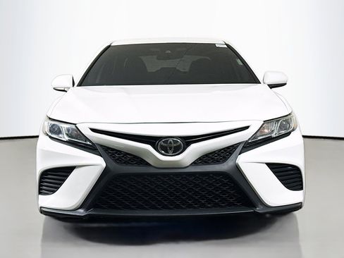 Used 2020 Toyota Camry SE image 2