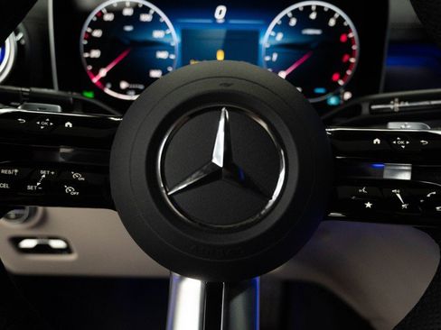 Certified 2026 Mercedes-Benz CLE 450 4MATIC Cabriolet image 22