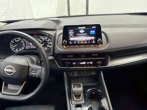 Used 2025 Nissan Rogue SV AWD/4WD image 29