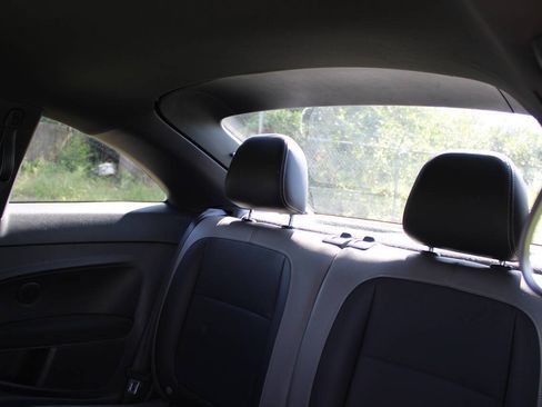 Used 2015 Volkswagen Beetle 1.8T Classic FWD image 27