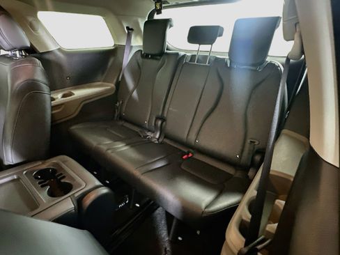 Used 2026 Kia Carnival FWD image 30