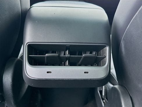 Used 2022 Tesla Model Y Performance AWD/4WD image 17