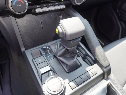 Certified 2026 Toyota Tacoma SR5 AWD/4WD image 12