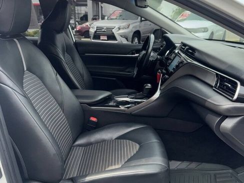 Used 2020 Toyota Camry SE FWD image 17