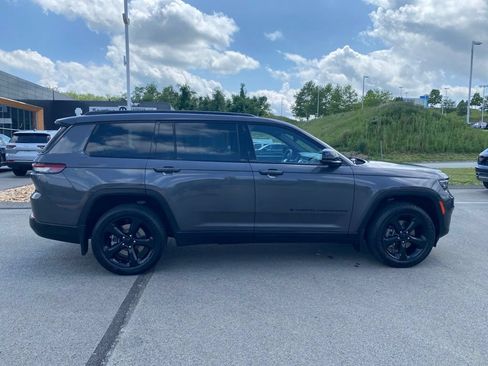 Used 2023 Jeep Grand Cherokee L Laredo AWD/4WD image 2