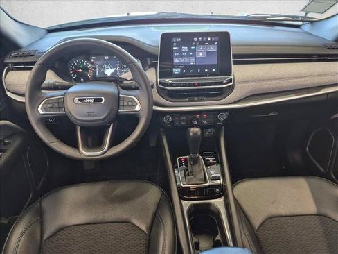 Used 2025 Jeep Compass Latitude AWD/4WD image 21