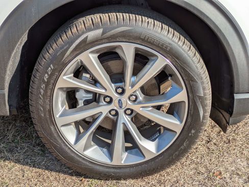 Used 2025 Ford Explorer Platinum w/ Ultimate Package image 11