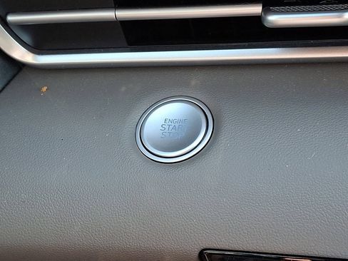 Certified 2025 Hyundai Elantra Sport image 22