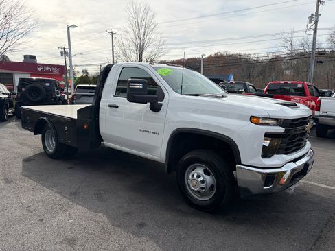Used 2025 Chevrolet Silverado 3500 W/T w/ WT Convenience Package image 4