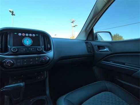 Used 2018 Chevrolet Colorado Z71 image 3