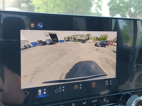 New 2025 Chevrolet Colorado LT w/ LT Convenience Package image 16