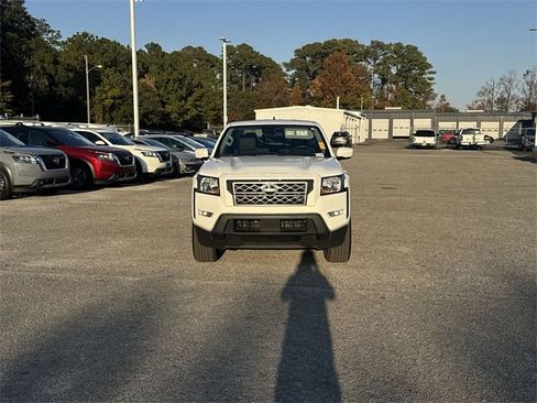 Used 2024 Nissan Frontier SV w/ SV Convenience Package image 2