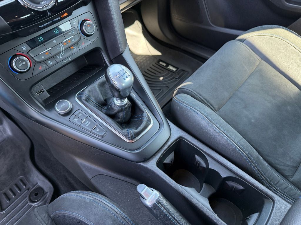 Used 2017 Ford Focus RS AWD/4WD image 18
