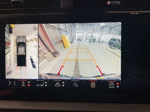 Used 2025 GMC Sierra 2500 AT4X w/ AT4X AEV Edition image 5