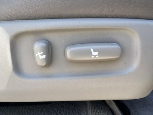 Used 2005 Toyota Sequoia SR5 image 30