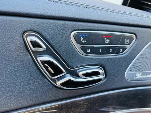 Used 2017 Mercedes-Benz S 550 Sedan image 27