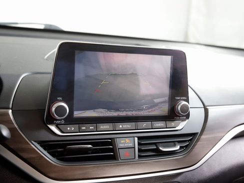 Used 2024 Nissan Altima 2.5 SV image 16