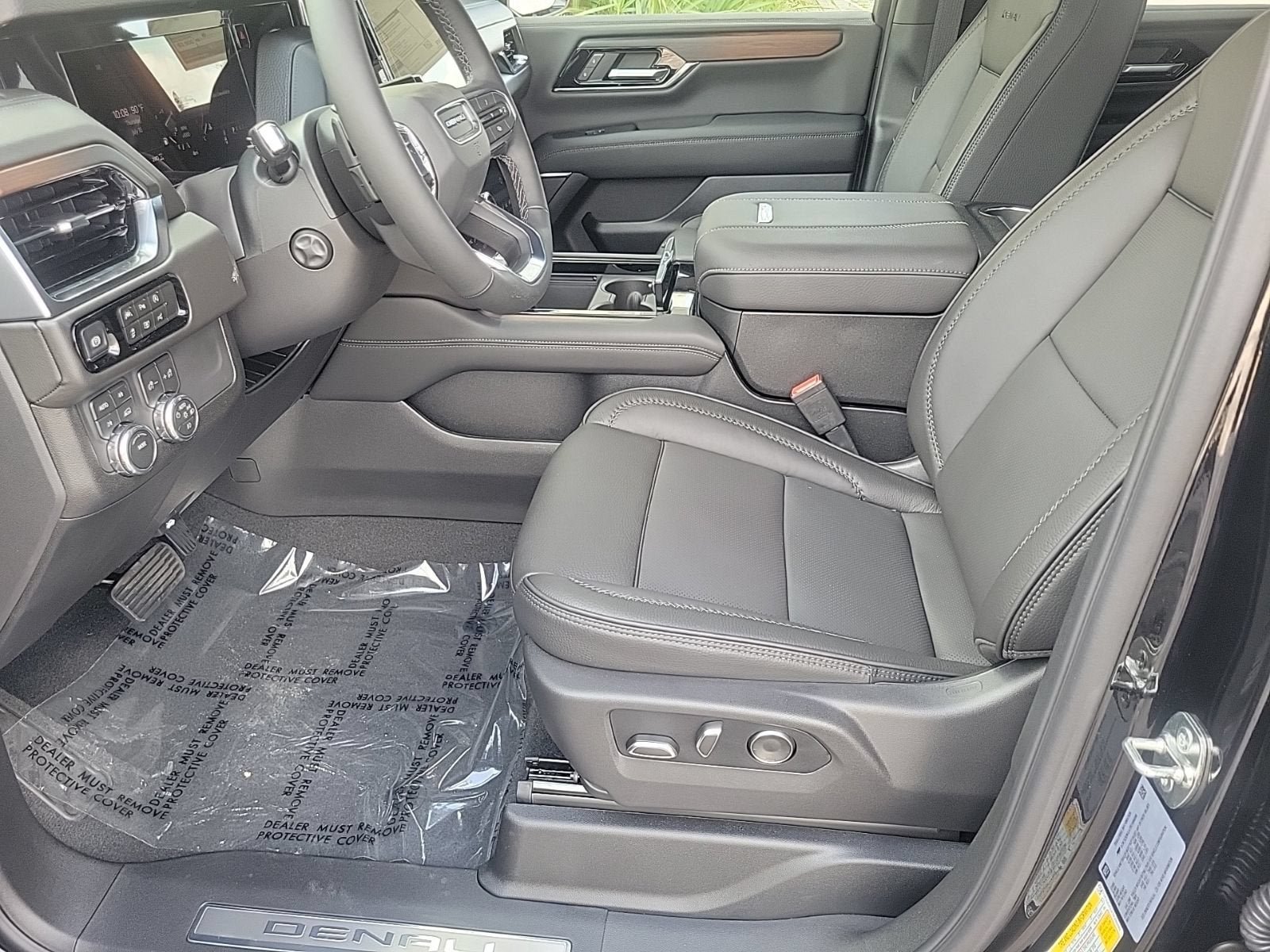 New 2026 GMC Yukon Denali w/ Sun & Power Step Package AWD/4WD image 10