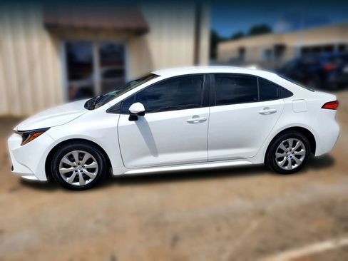 Used 2021 Toyota Corolla LE FWD image 8