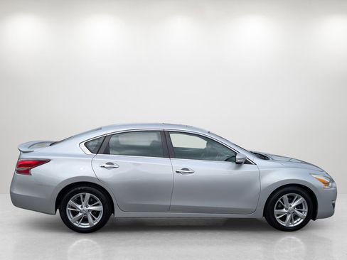Used 2014 Nissan Altima 2.5 SL w/ Moonroof Package image 4