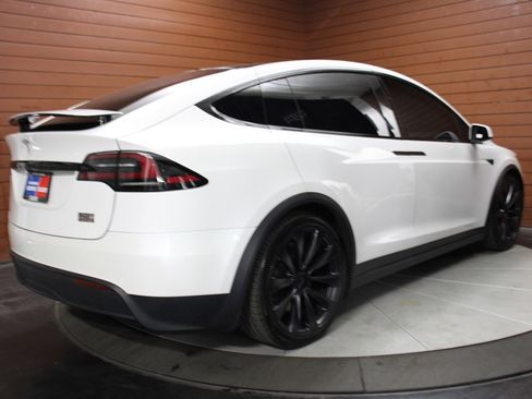 Used 2022 Tesla Model X Plaid image 6