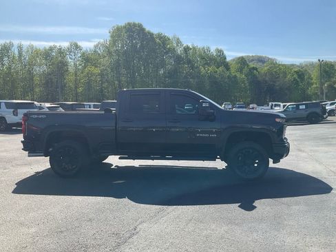 Used 2024 Chevrolet Silverado 2500 Custom w/ Custom Value Package AWD/4WD image 4