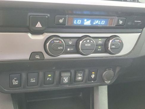 Used 2019 Toyota Tacoma Limited image 27