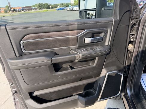 Used 2025 RAM 3500 Laramie AWD/4WD image 17
