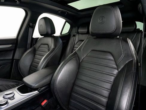 Used 2023 Alfa Romeo Stelvio Veloce image 9