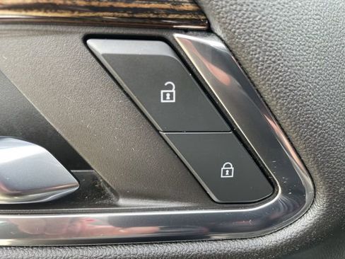 Used 2024 GMC Sierra 1500 SLE image 7