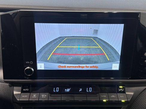 Used 2025 Toyota Camry SE image 32