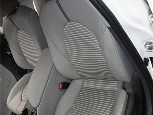 Used 2024 Toyota Camry SE image 9