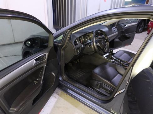 Used 2015 Volkswagen Golf TDI S FWD image 18