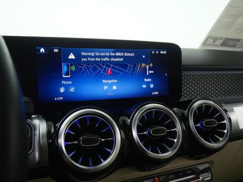 Used 2024 Mercedes-Benz GLB 250 4MATIC image 23