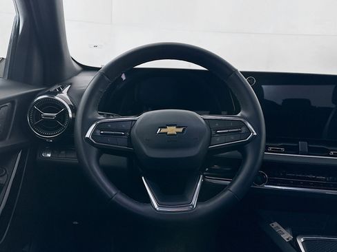 Used 2025 Chevrolet Equinox LT w/ Convenience Package II image 18