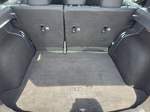 Used 2018 Nissan Kicks S FWD image 6