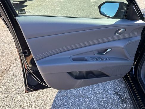 New 2025 Hyundai Elantra SEL image 10