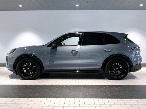 Used 2025 Porsche Cayenne GTS image 2