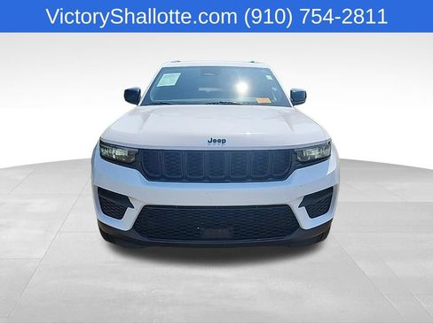 Certified 2023 Jeep Grand Cherokee Altitude AWD/4WD image 3