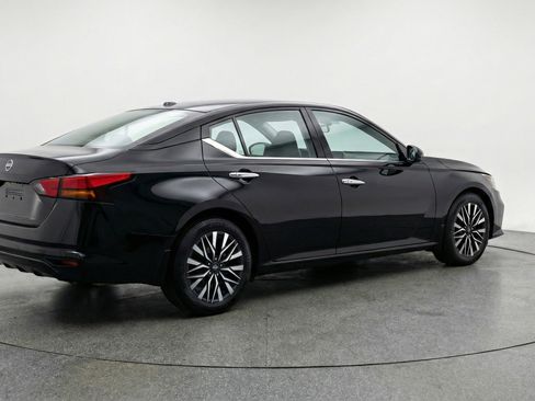 Used 2025 Nissan Altima 2.5 SV image 9