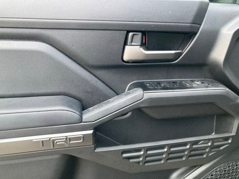 Certified 2025 Toyota Tacoma TRD Off-Road image 13