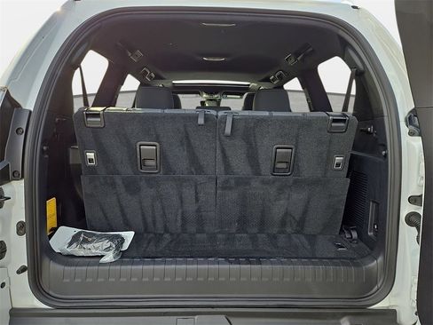 Used 2023 Lexus GX 460 Premium w/ Premium Package image 33