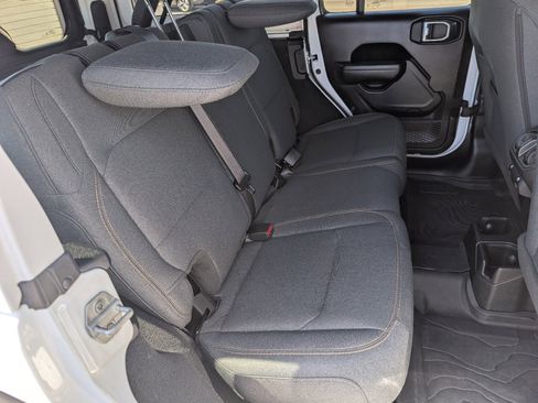 Used 2025 Jeep Wrangler Sport AWD/4WD image 5