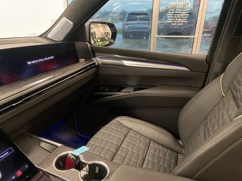 Used 2025 Cadillac Escalade V w/ LPO, ONYX Package AWD/4WD image 16